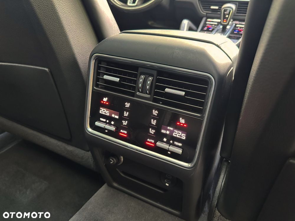 Porsche Cayenne - 14