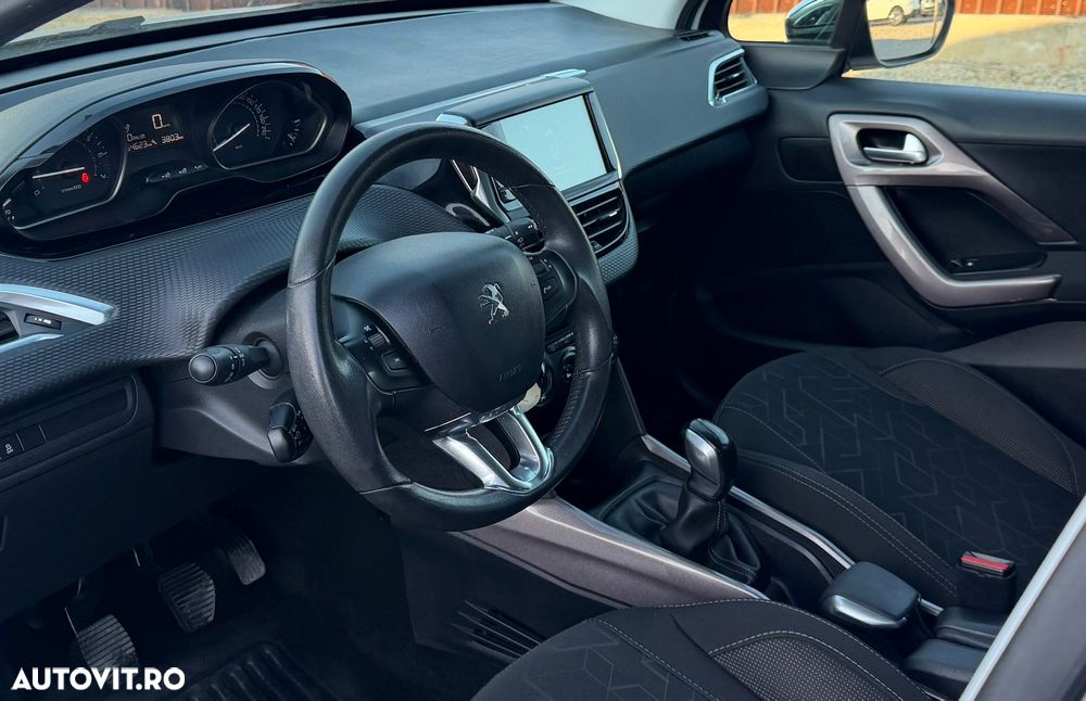 Peugeot 2008 1.2 PureTech Turbo Allure - 6