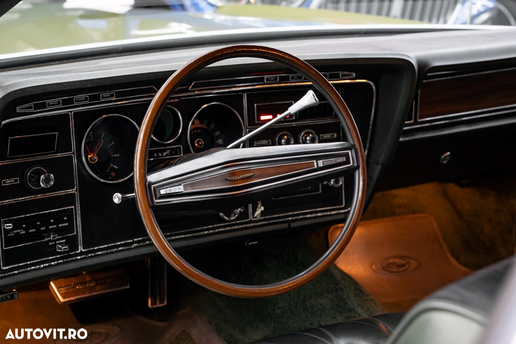 Ford Thunderbird - 27