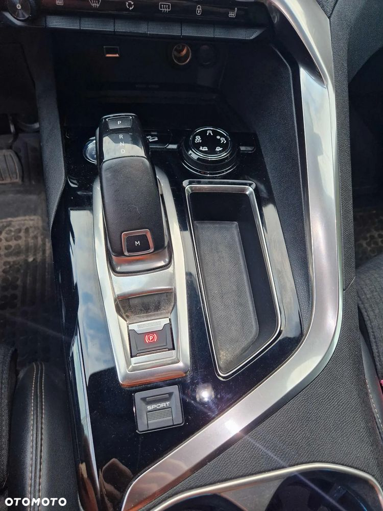 Peugeot 3008 1.6 PureTech GPF GT Line S&S EAT8 - 21