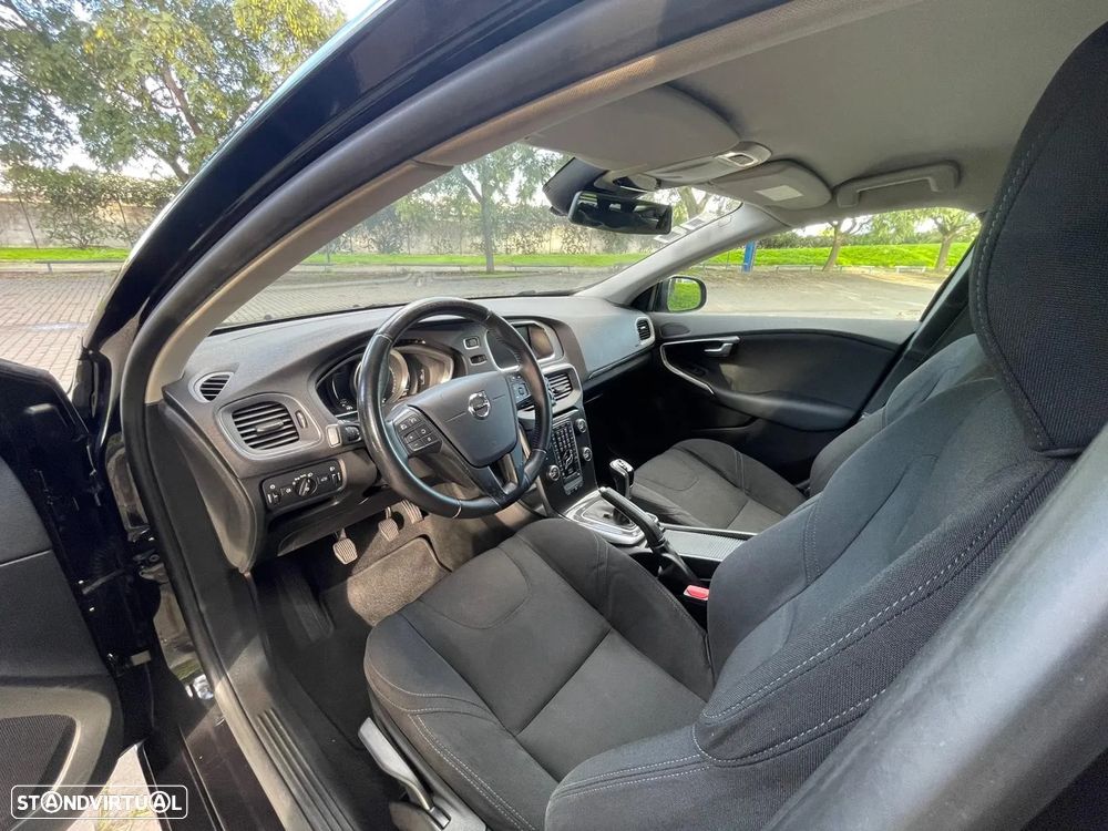Volvo V40 2.0 D2 Momentum - 4