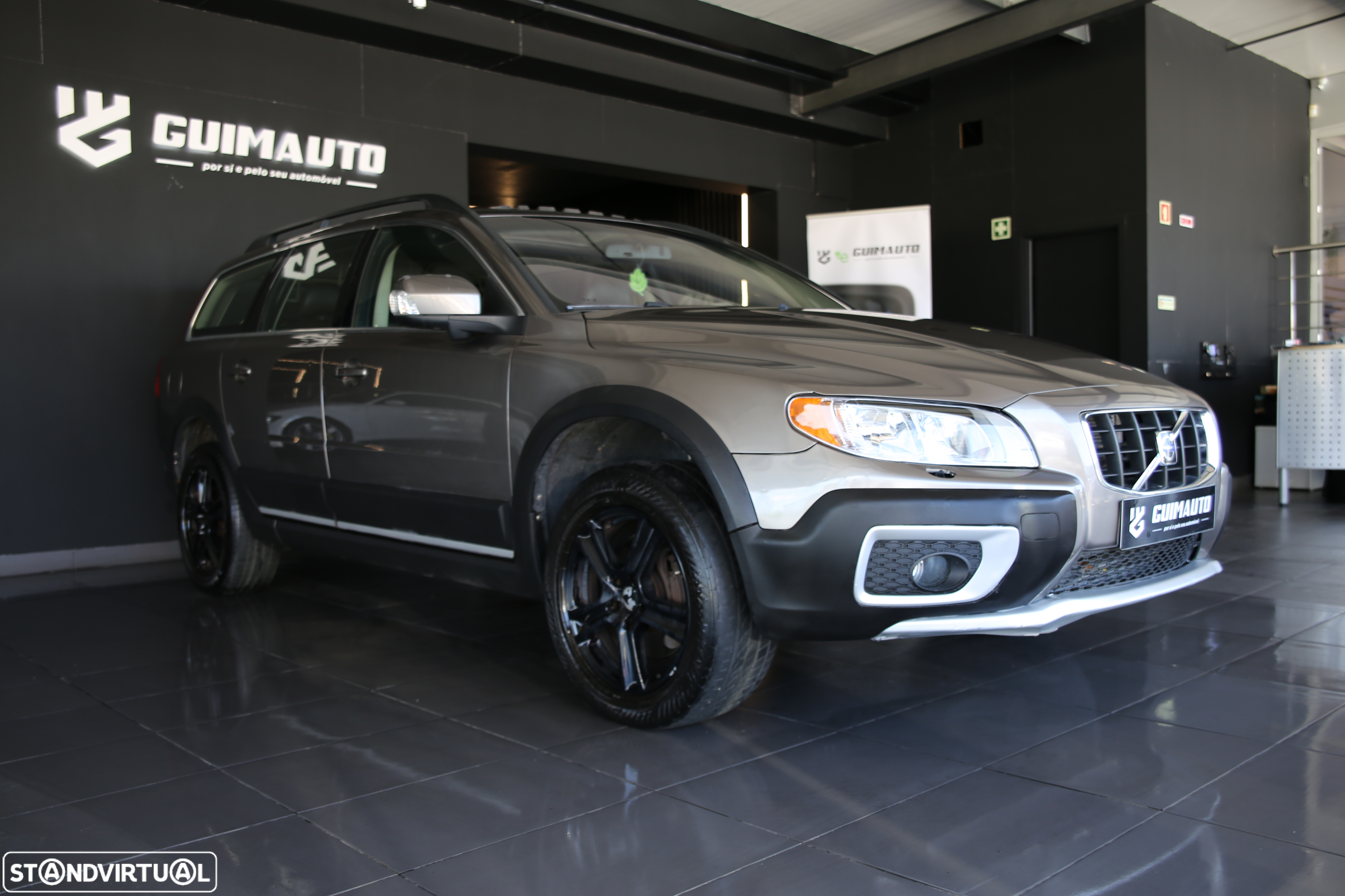 Volvo XC 70 D5 AWD Aut. Summum - 4