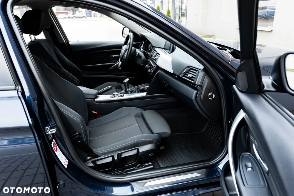 BMW Seria 3 320d DPF Edition Sport - 27