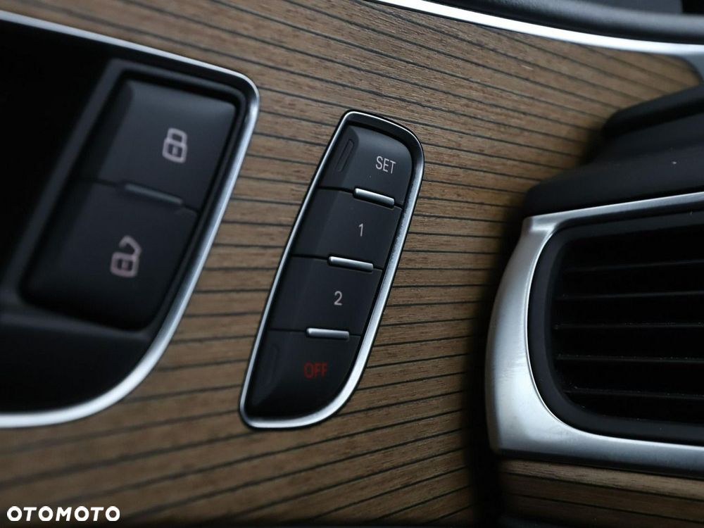 Audi A6 Avant 2.0 TDI Ultra S tronic - 37