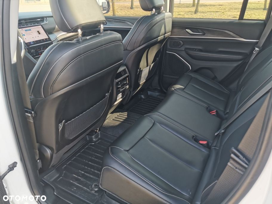 Jeep Grand Cherokee - 15