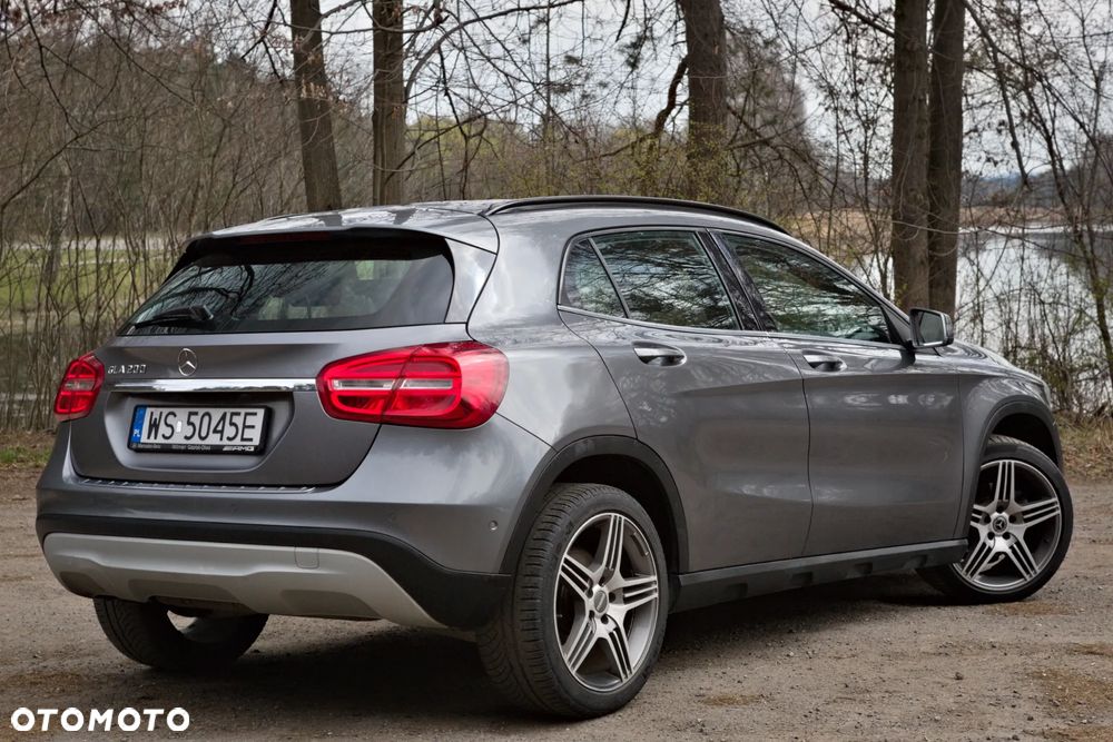 Mercedes-Benz GLA 200 7G-DCT - 38