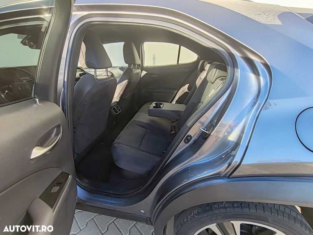 Lexus UX 250h FWD Executive - 6