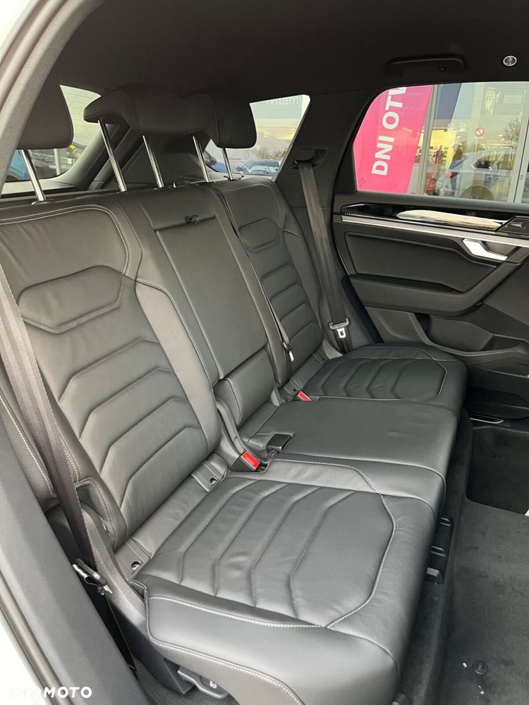 Volkswagen Touareg 3.0 V6 TDI 4Motion R-Line - 11