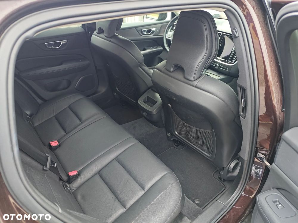 Volvo V60 Cross Country - 13