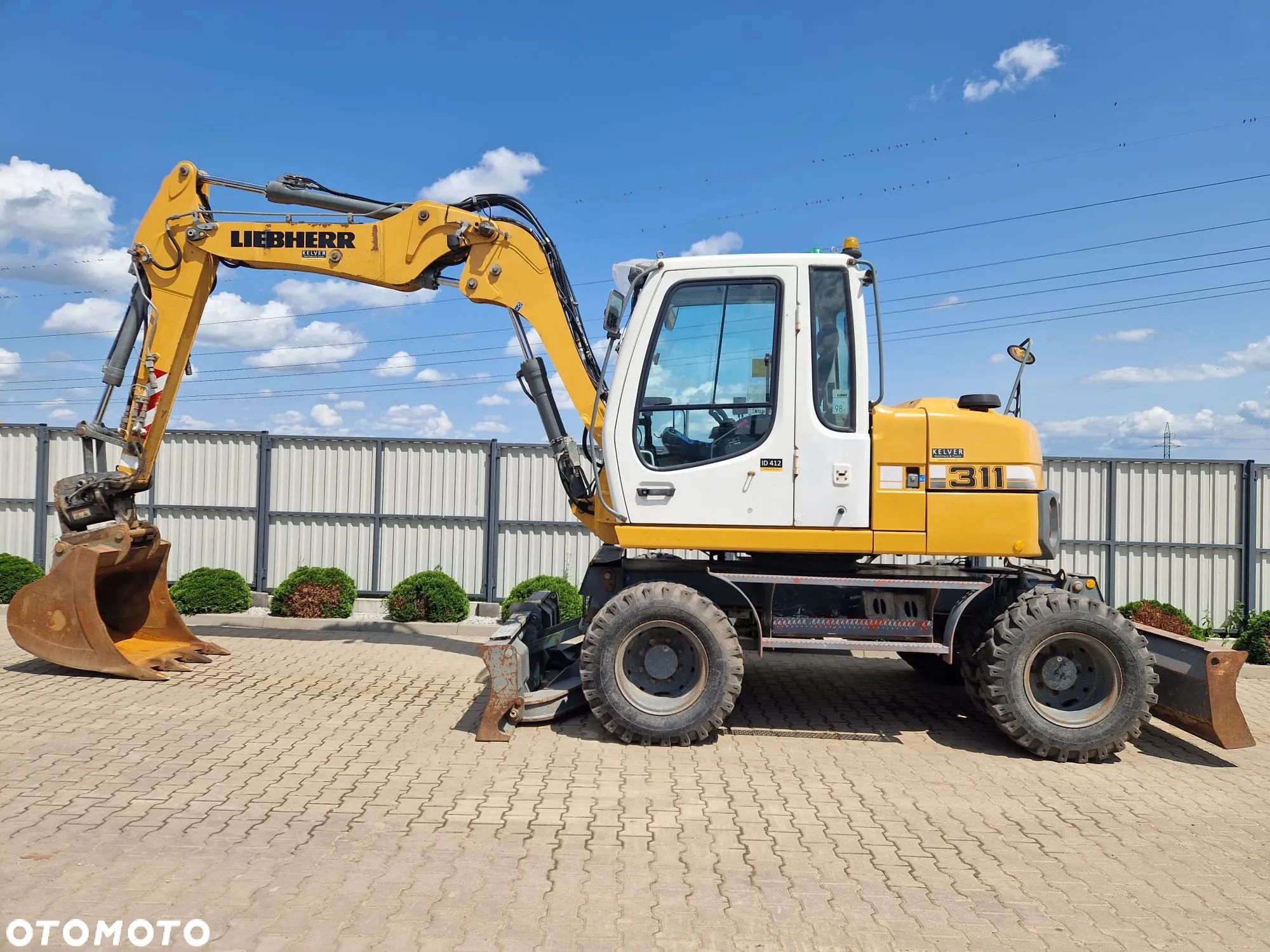 Liebherr A311 Litronic * 2013r. * 10 599 mth * Powertilt * 4x skrętne koła * - 1