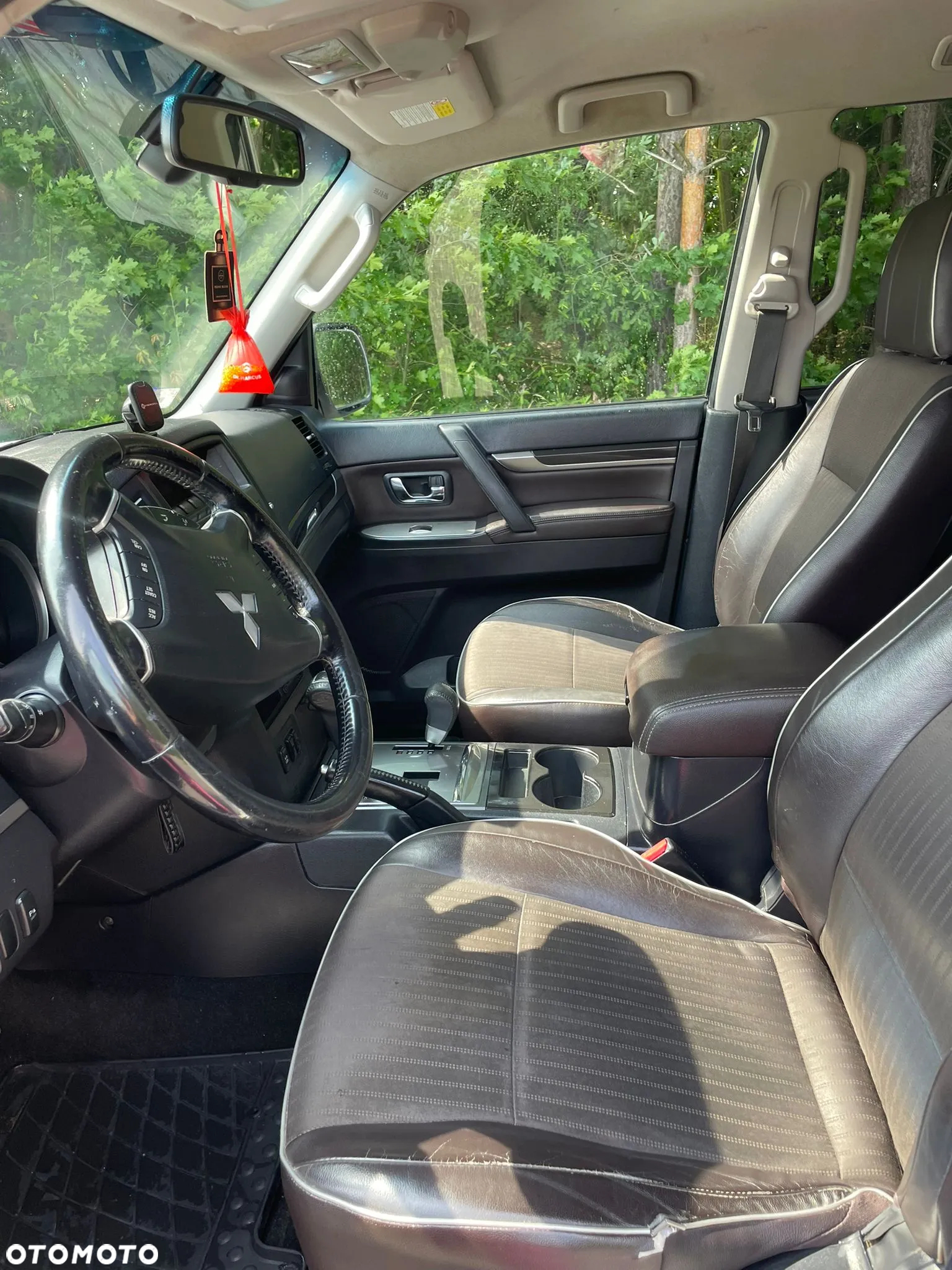 Mitsubishi Pajero - 10