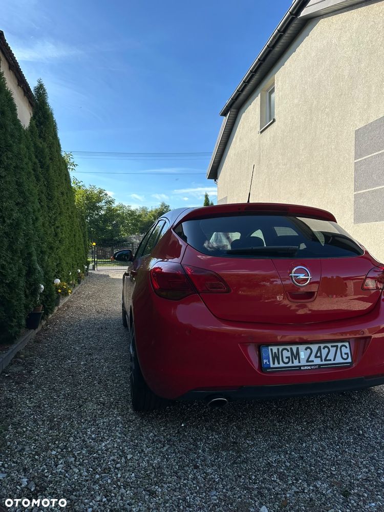 Opel Astra 1.6 T Cosmo - 3