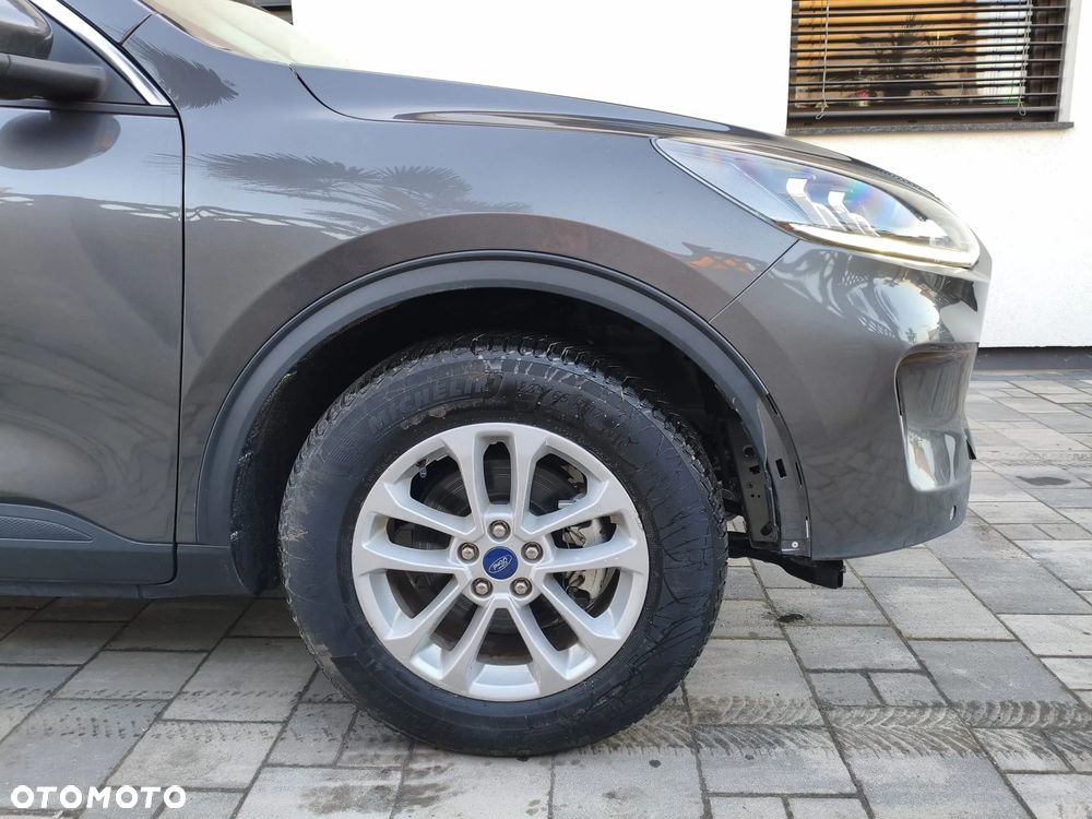 Ford Kuga 2.5 Duratec FHEV TITANIUM - 32