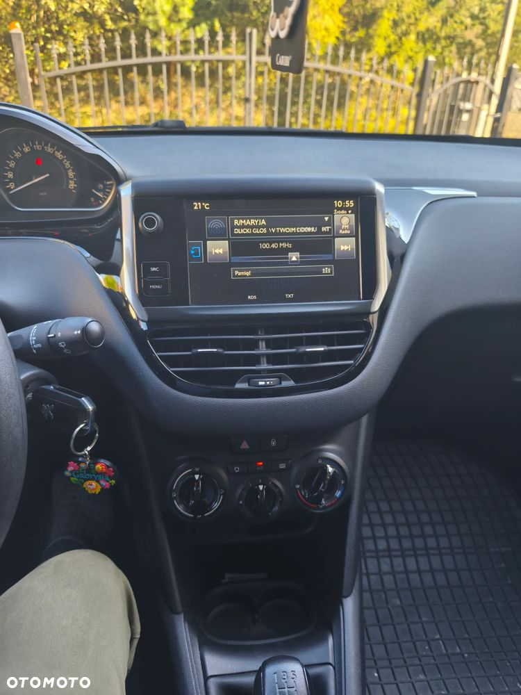 Peugeot 208 - 18