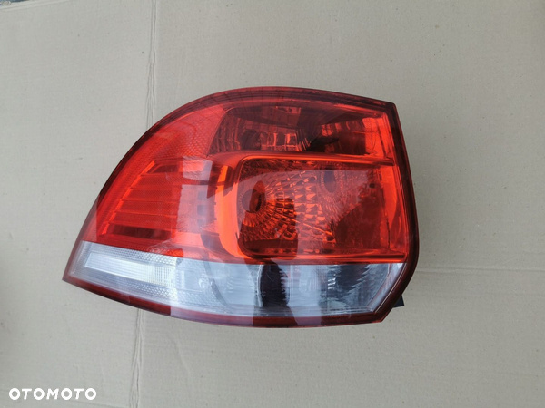 Lampa tylna lewa VW Golf V VI kombi 1K9945095D