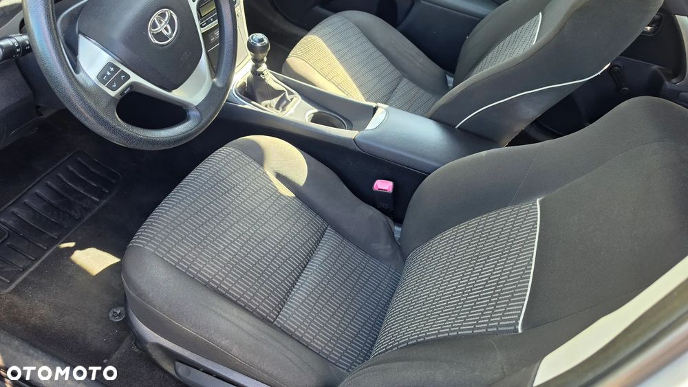 Toyota Avensis 1.6 Comfort - 25