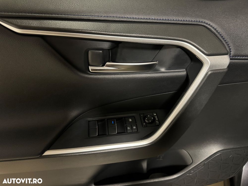 Toyota RAV4 2.5 4x4 Hybrid Team Deutschland - 18