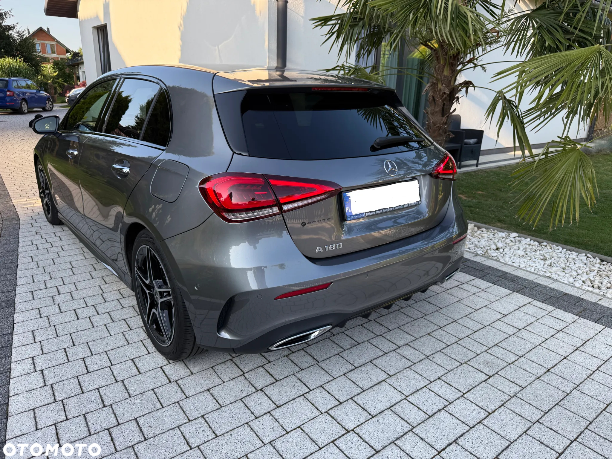 Mercedes-Benz Klasa A 180 AMG Line 7G-DCT - 3