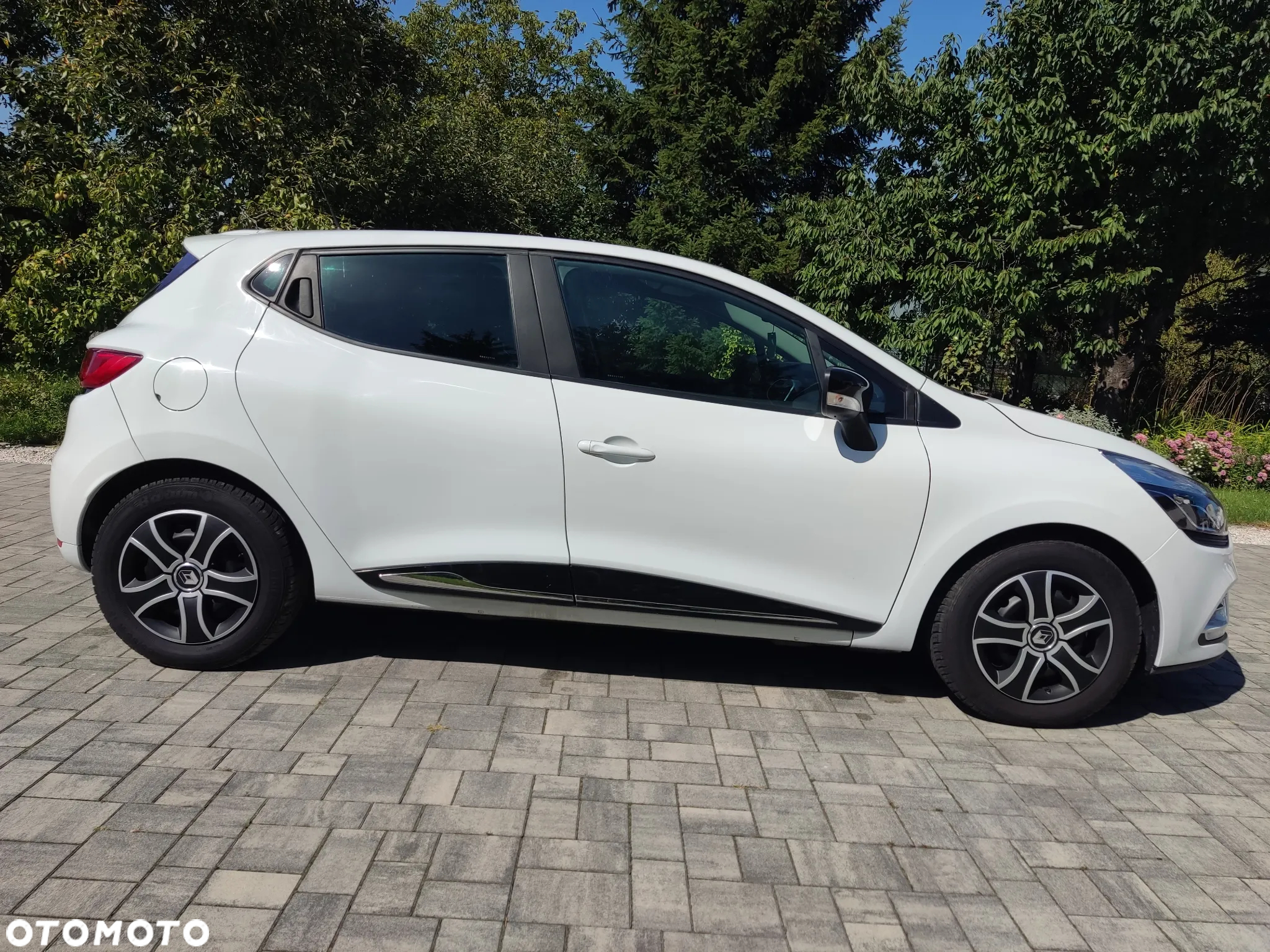 Renault Clio 1.2 16V Limited EU6 - 8