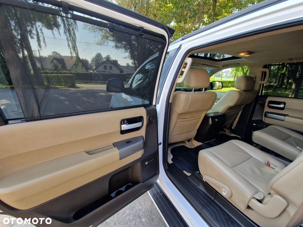 Toyota Sequoia - 17