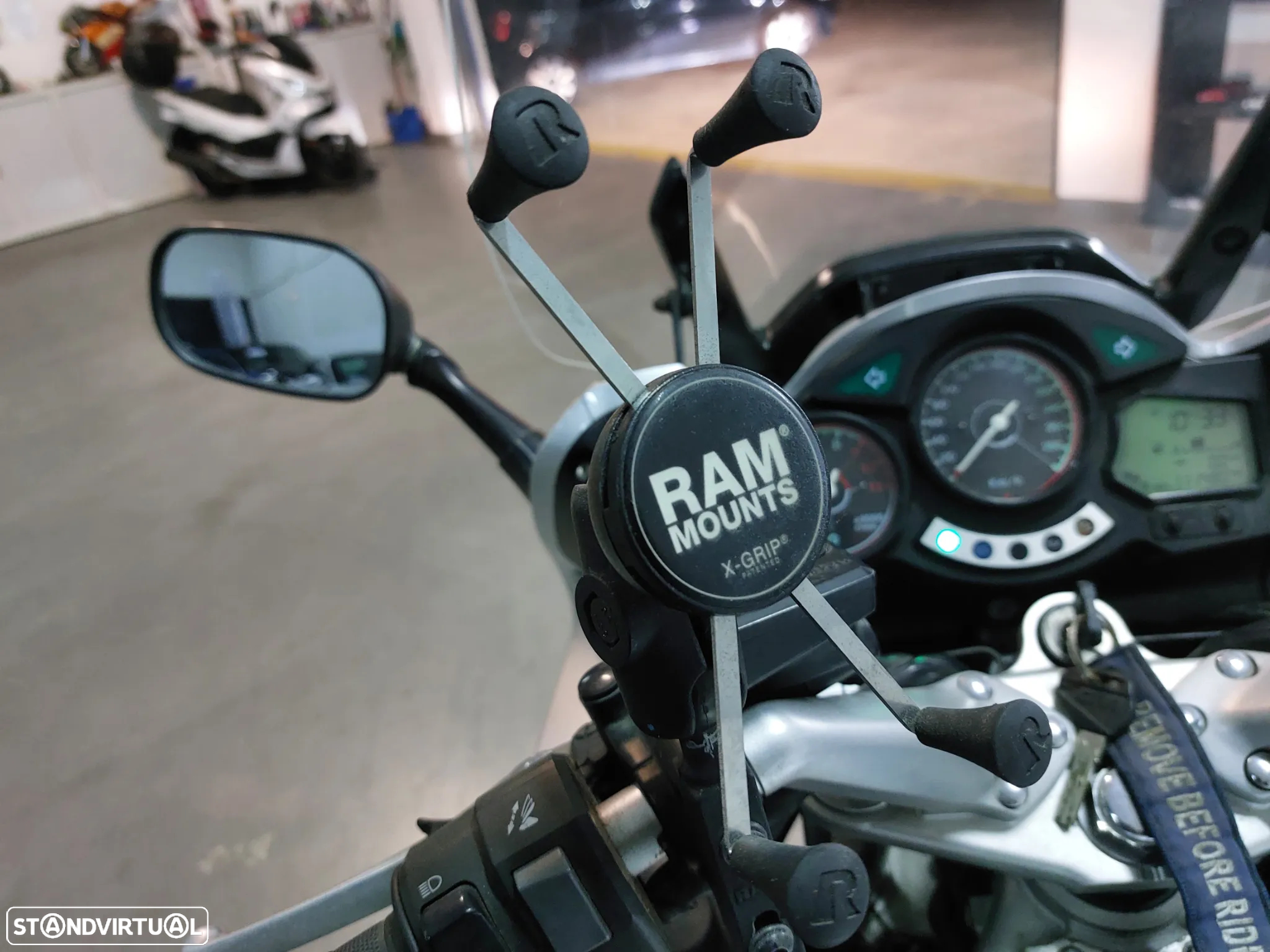 Yamaha FJR 1300 - 13