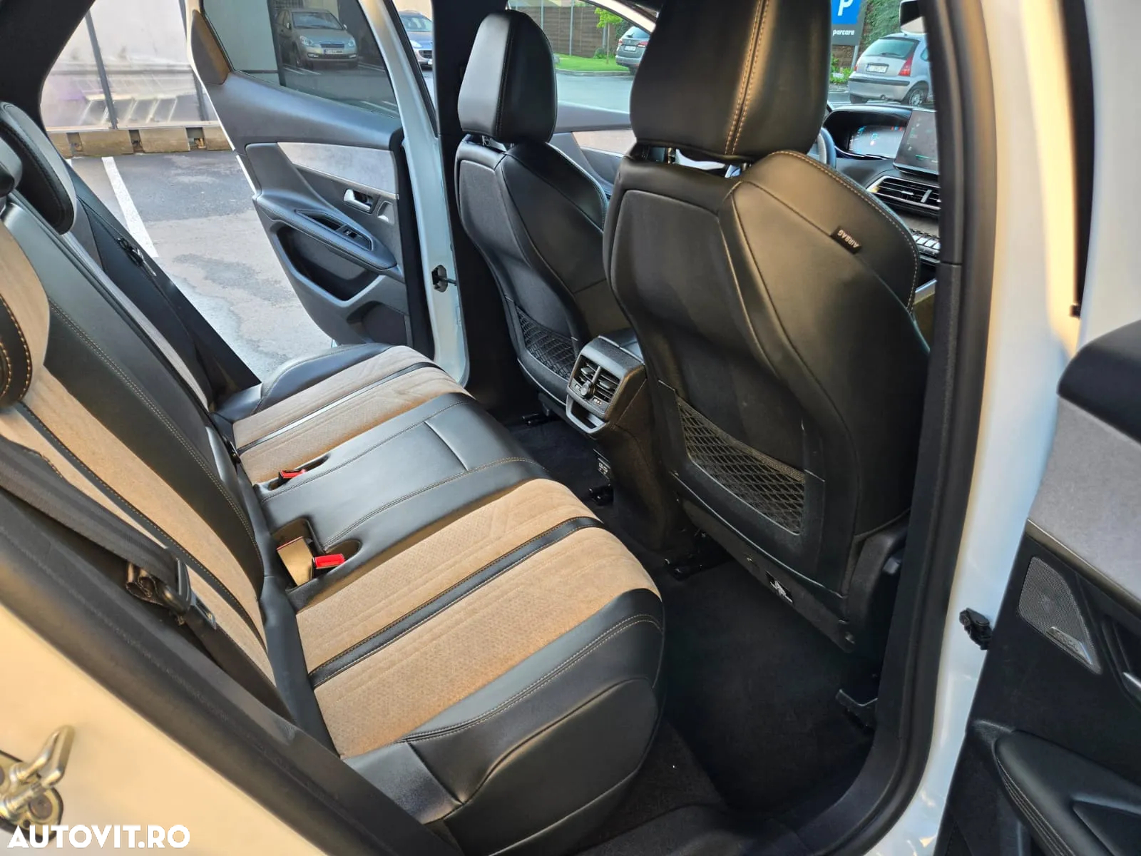 Peugeot 3008 Hybrid4 300 e-EAT8 GT Pack - 7