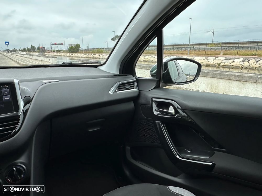 Peugeot 208 1.4 HDi SE Style - 20