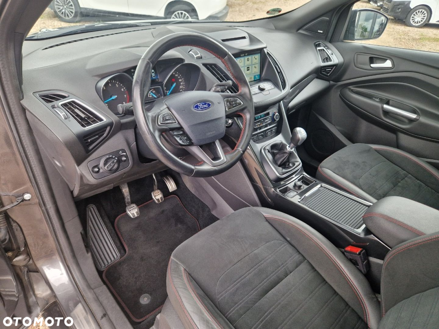Ford Kuga 1.5 EcoBoost 2x4 ST-Line - 6