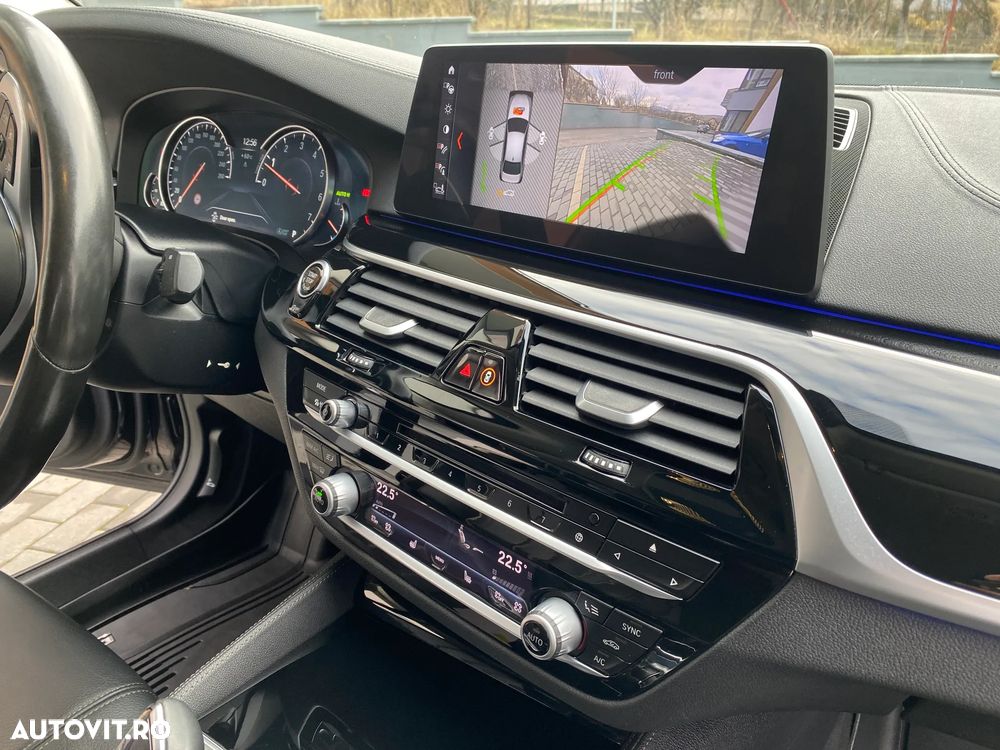 BMW Seria 5 530i xDrive AT - 10