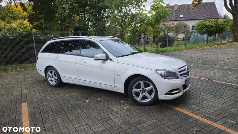Mercedes-Benz Klasa C 180 CGI BlueEff Avantgarde - 3