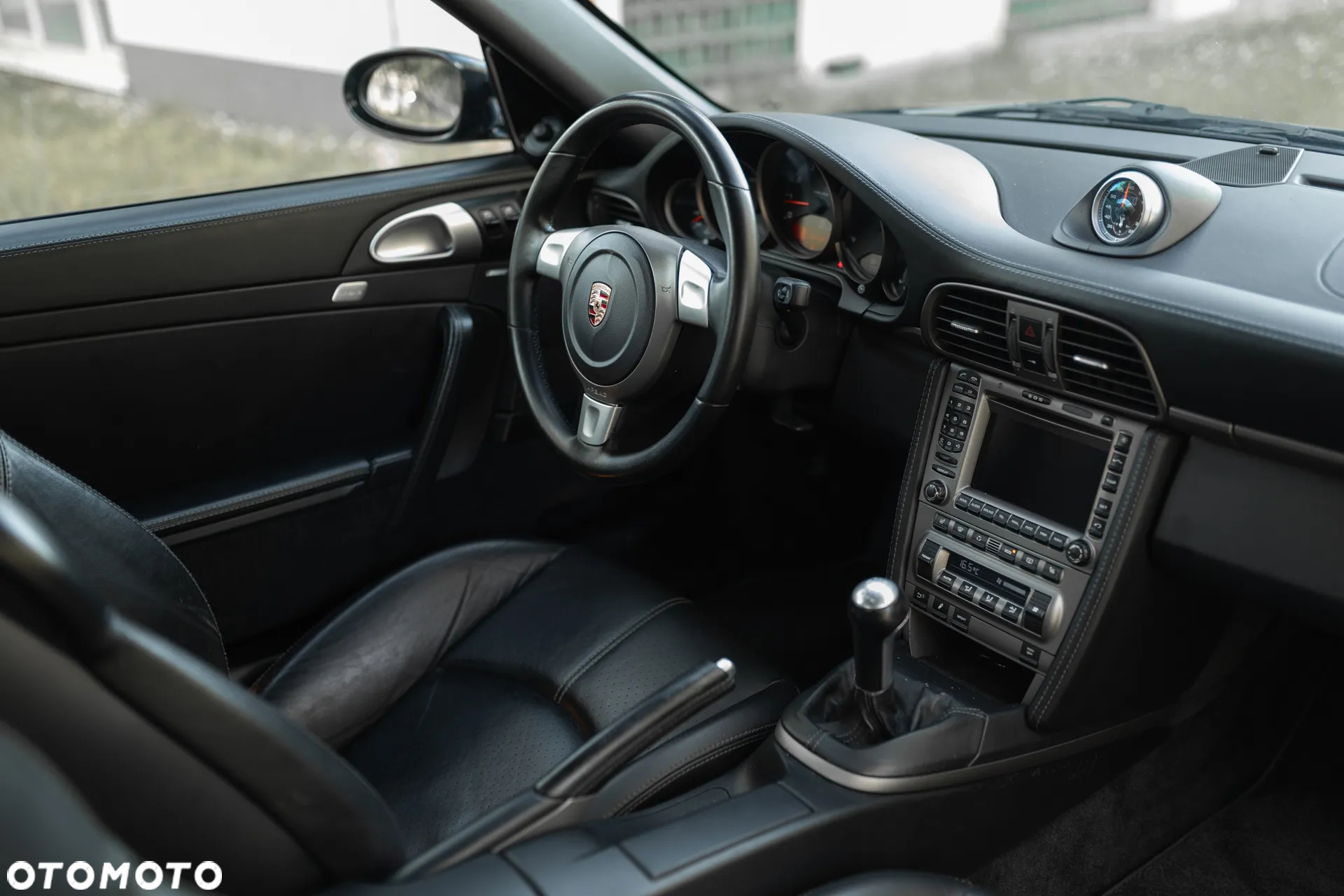 Porsche 911 Carrera 4 - 16