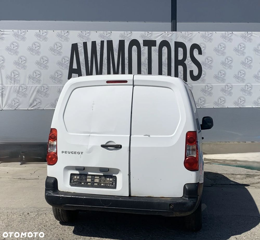 PEUGEOT PARTNER 2010 *SAMOCHÓD NA CZĘŚCI* 5186 EWP - LAKIER BIAŁY BANQUISE MASKA, LAMPA, DRZWI, LUSTERKO, ZDERZAK, GRILL, BŁOTNIK, KLAPA, BELKA, DESKA, FOTELE, KANAPA, ĆWIARTKA KIEROWNICA, TARCZE, ZACISKI, ZAWIESZENIE, KOMPLETNY PRZÓD, KOMPLETNY TYŁ, LICZNIK, ZEGARY, PRAWE LEWE PRZÓD TYŁ - 4