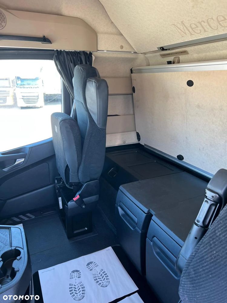 Mercedes-Benz 1845 L - 12