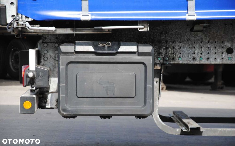 Schmitz Cargobull SCS kurtyna, podnoszona oś - 15