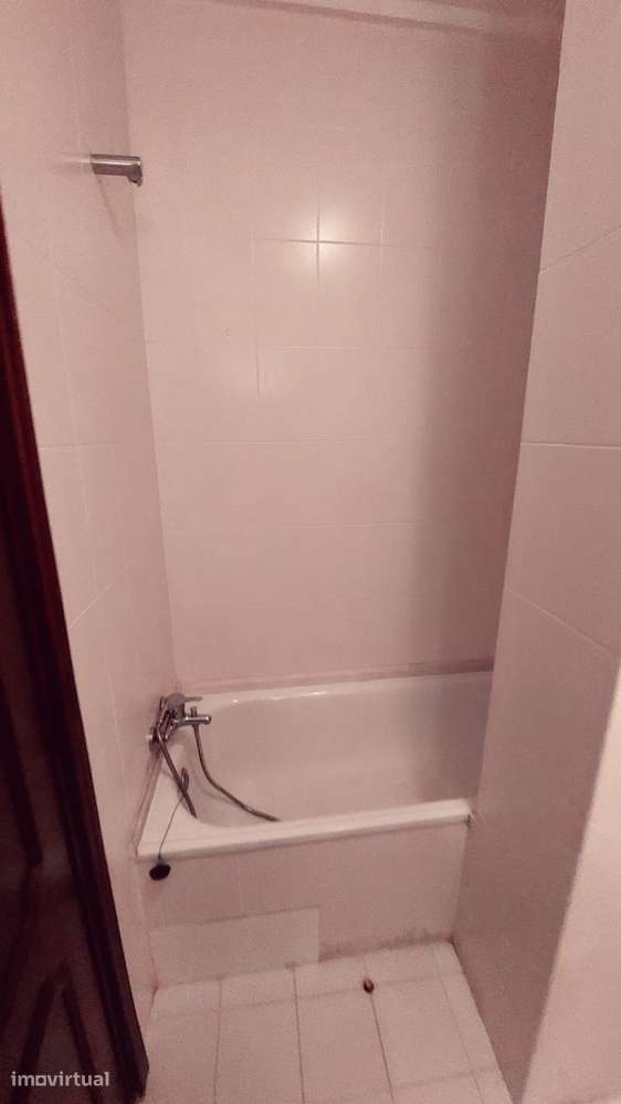 Apartamento T2 - Junto Av. Sá Carneiro, Feira -s/ garagem - Grande imagem: 5/22