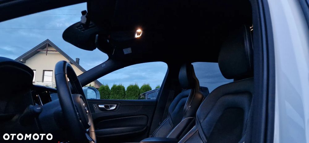 Volvo XC 60 T5 GPF AWD R-Design - 26