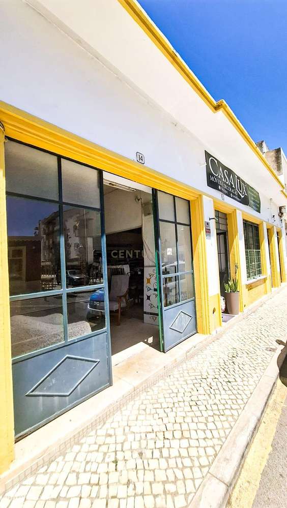 Moradia T3+2 com Terraço, Pátio e Espaço Comercial em São Bartolomeu d - Grande imagem: 2/57