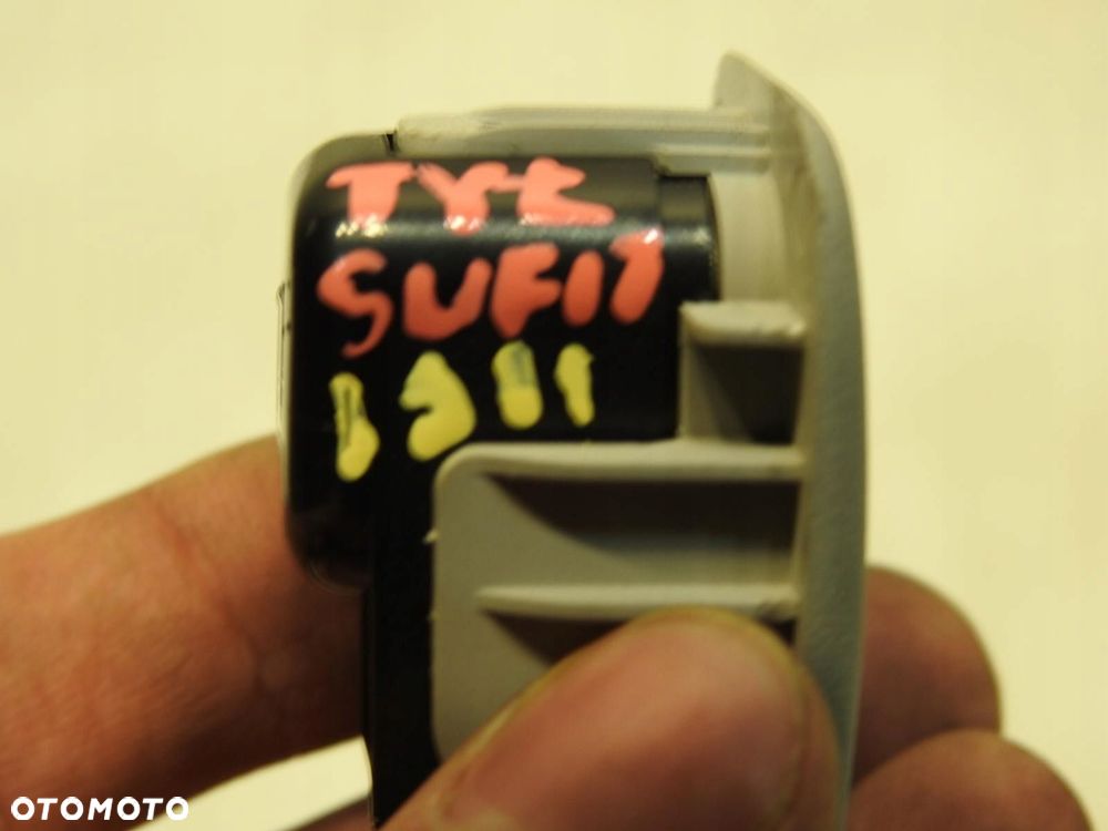 UCHWYTY ZACZEPY PODSUFITKI LEXUS IS II - 2