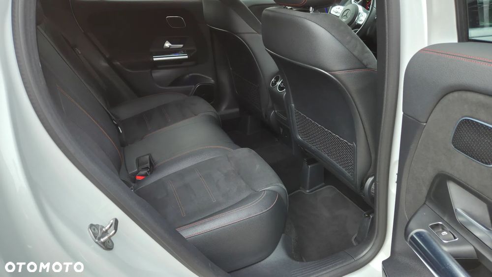 Mercedes-Benz GLA 200 7G-DCT AMG Line - 30