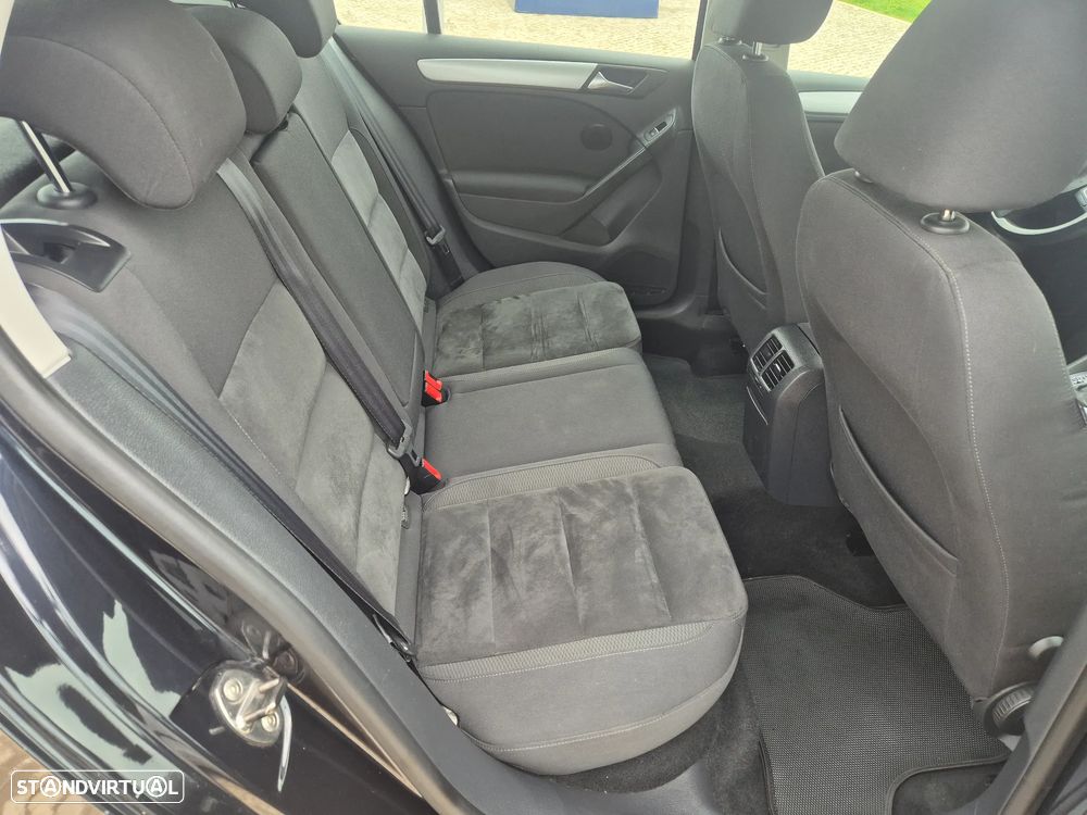 VW Golf 1.6 TDi Highline DSG - 11