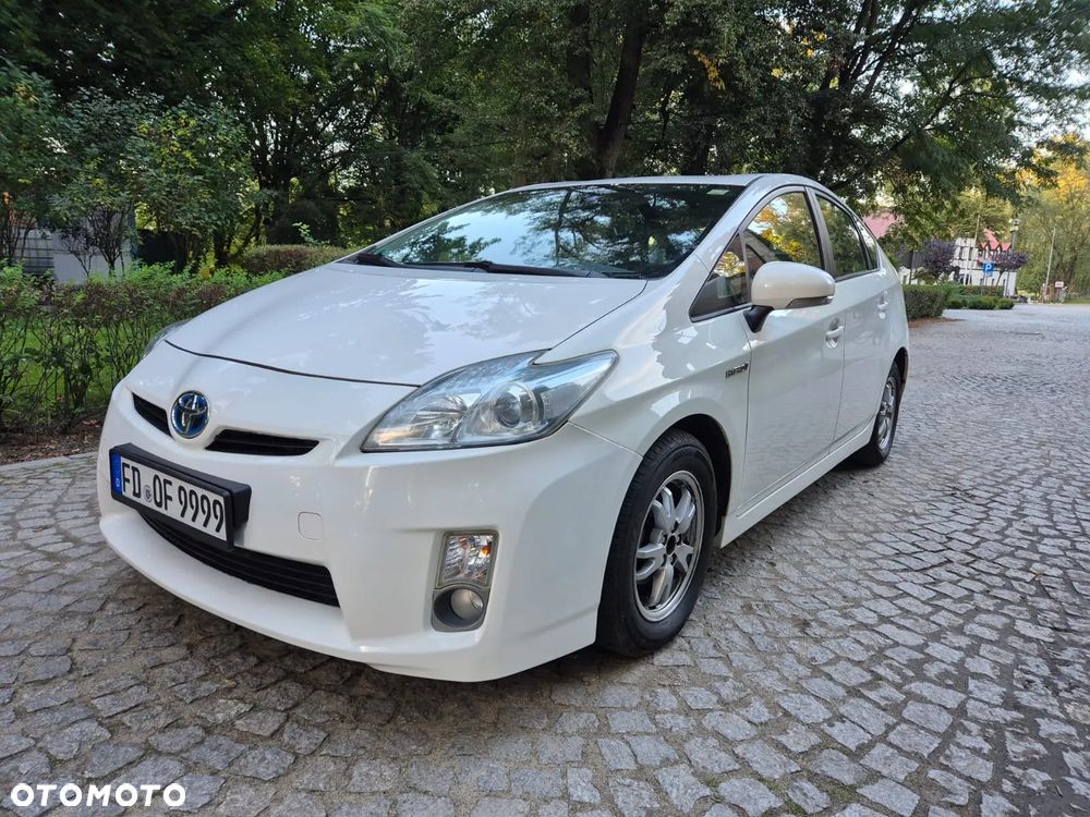 Toyota Prius (Hybrid) Sol - 3