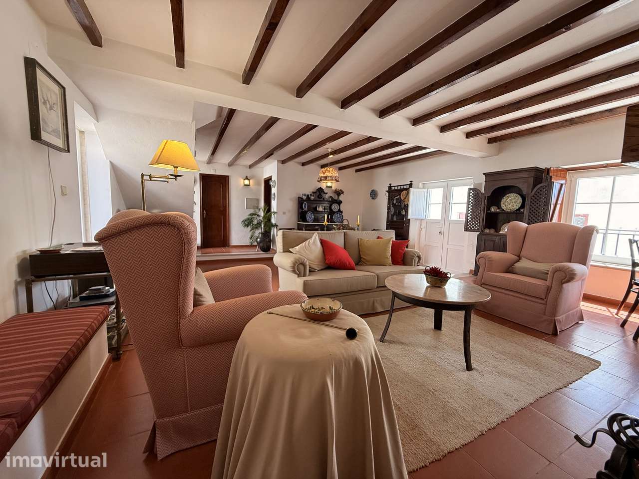 Moradia geminada, 240m2, pátio, 4 quartos, 3 casas de banho - Grande imagem: 3/32