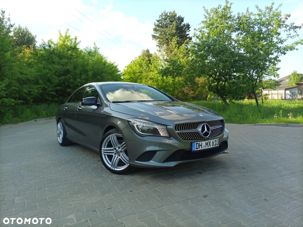 Mercedes-Benz CLA 180 AMG Line - 2
