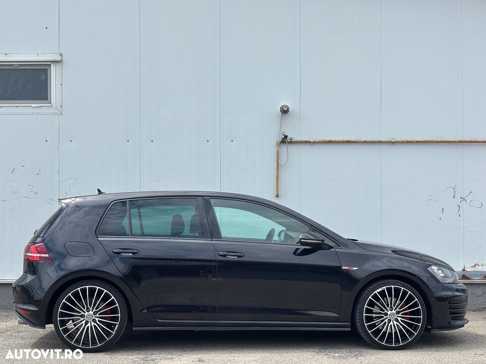 Volkswagen Golf - 6