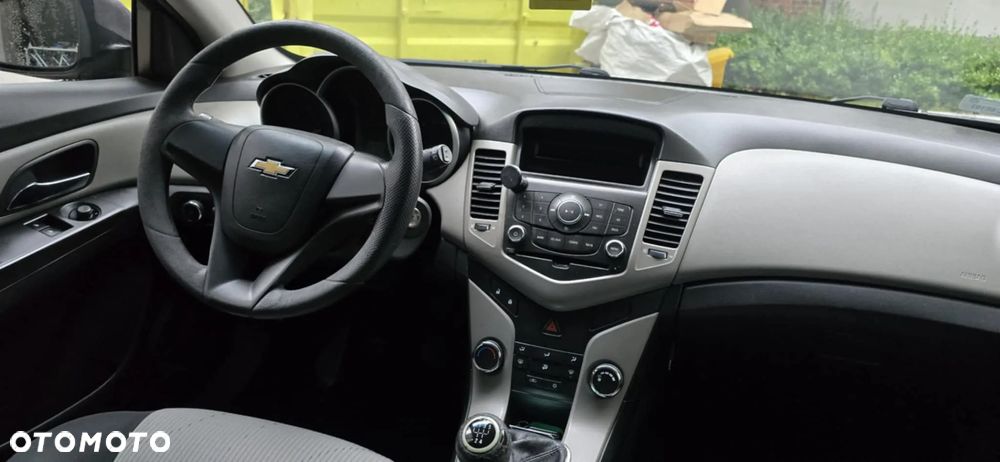 Chevrolet Cruze 1.6 LS+ - 2