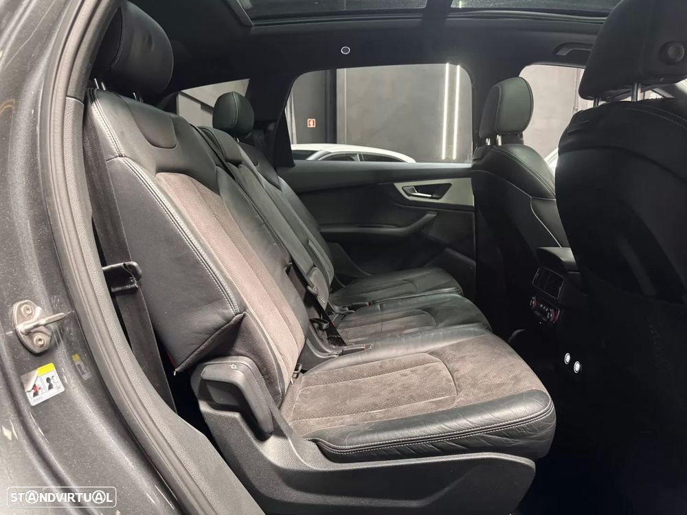 Audi Q7 3.0 TDi quattro S-line Tiptronic 7L - 28