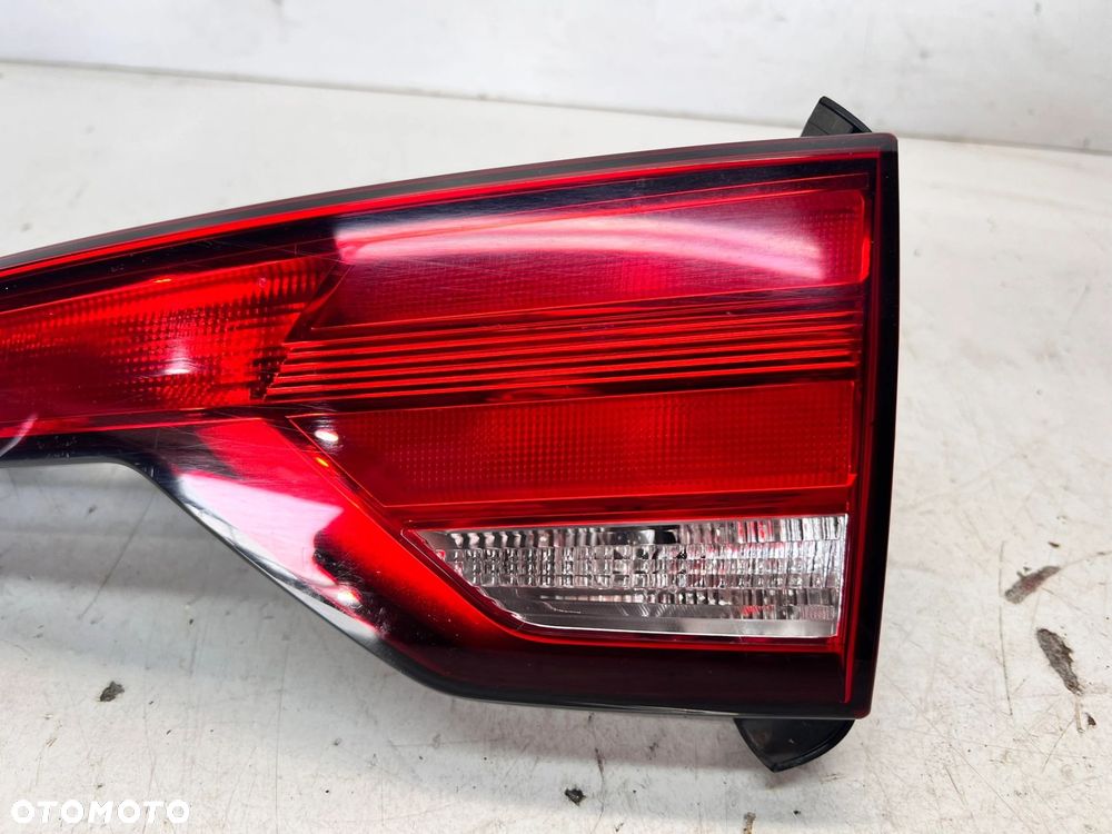 LAMPA PRAWY TYŁ W KLAPĘ AUDI A4 B9 AVANT 8W9945076A - 4
