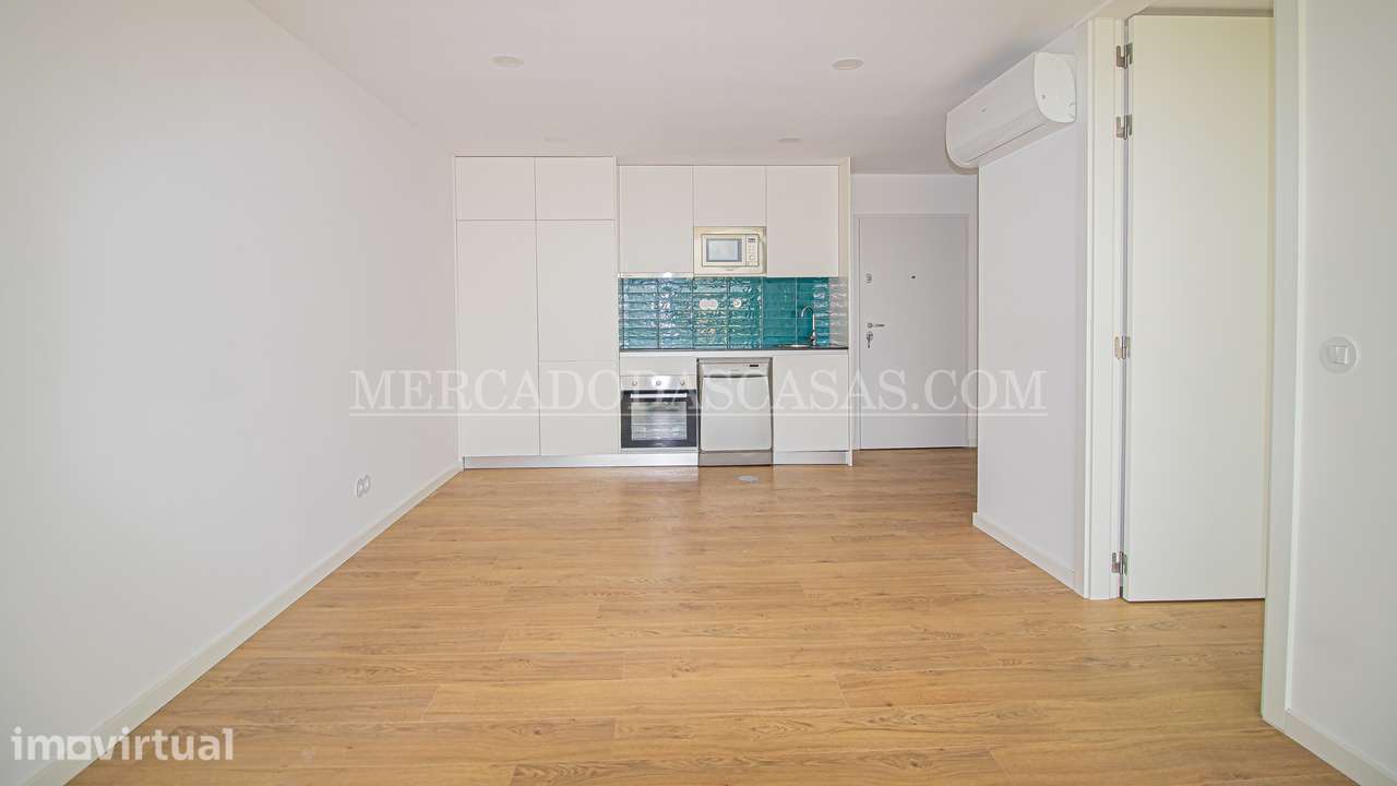 Apartamento T1, lugar de garagem, elevador e piscina - Grande imagem: 2/21
