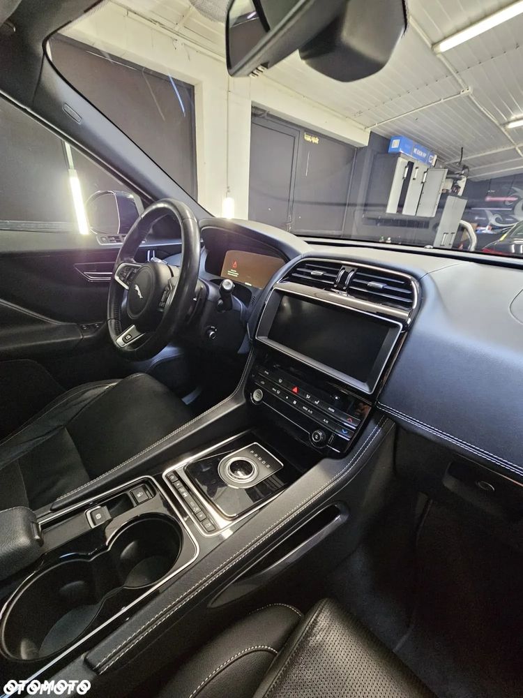 Jaguar F-Pace 35t AWD Prestige - 31