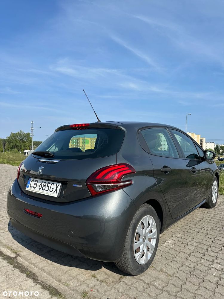 Peugeot 208 - 8